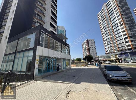 Süper İşlek Cadde Üzerinde Satılık 1200m2 Dükkan!