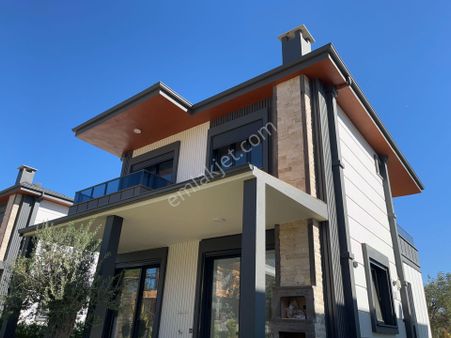 Ankara Emlak' Tan Güre 'de Bahçeli & Otoparklı 4+1 Müstakil