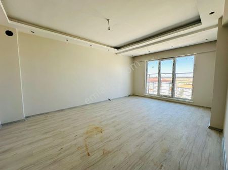 Beşikkaya'da Cadde Yakını 2+1 Ara Katta Satılık Sıfır Daire !!