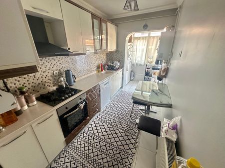 Basınevleri'nde Cadde Üzeri Katta Daire!