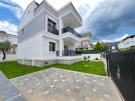 Arya'dan Avcılar'da Deniz Manzaralı Özel Garajlı 5+1 Villa