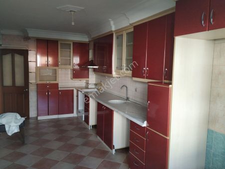 Atıfbey Mahallesi Merkezi Konumda Geniş Ferah Arakat Kiralık 3+1