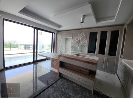 Emtia'dan Yüzakı Cadde Üzerinde Sıfır 4+1 Ultra Lüx Daire
