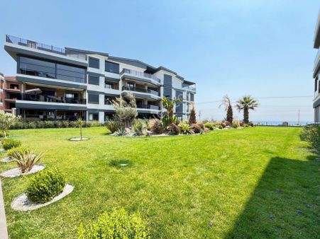 Arya'dan Altınoluk'ta Denize Sıfır Bahçe Katı Satılık 3+1 Daire