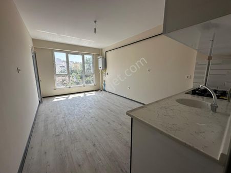 Recep Ümit'ten Zafer Mahallesi Gazi Yakup Satar Cd Yakını Asansörlü Kiralık 1+1 [ Sıfır ] Daire