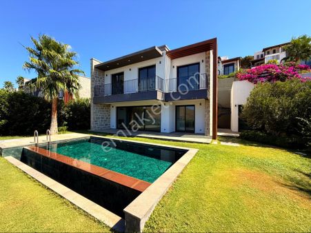 Bodrum Akyarlarda Satılık 4+1 Villa