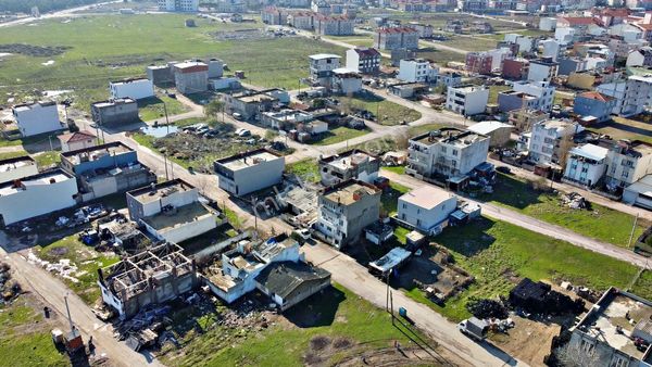 100. Yıl'da 3 Kat İmarlı 125 M² Satılık Arsa