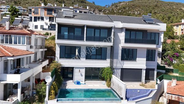 Altınoluk'ta Ful Deniz Manzaralı Özel Havuzlu Villa
