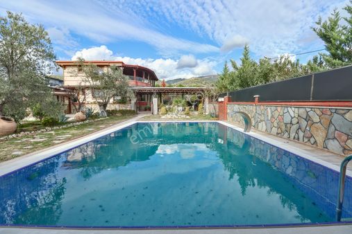 Altınoluk'ta 1400 M2 Arsa İçinde Satılık Villa5