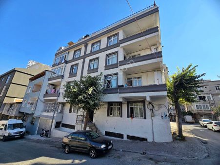 İkitelli M.akif'de Az Katlı 2+1 80m2 Balkonlu 15 Metre Hisseli Yüksek Giriş