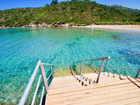 Turkuaz Koyda Denize Sıfır Ünlü Sitede Satılık Villa Denize 150 Metre Fırsat Ev Güvenlikli Bahçeli