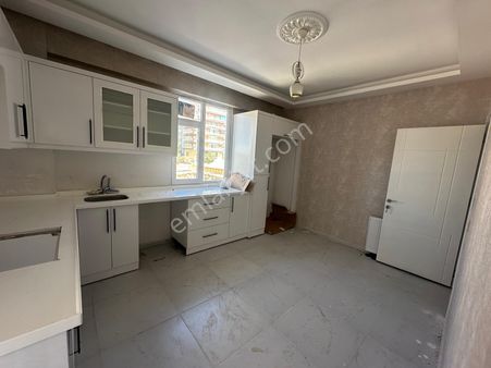 Akev Gayrimenkul'den Doğukent'de Ara Kat 2+1 Geniş Daire