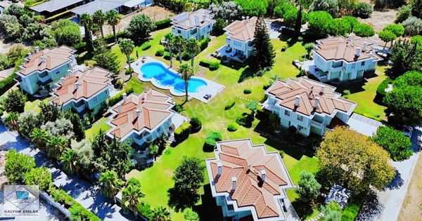 Çeşme Mamurbaba'da Satılık Site İçi Ortak Havuzlu Müstakil Villa