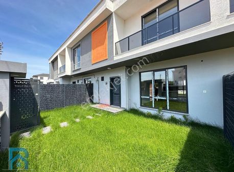 Müstakil Bahçe Birinci Sınıf İşçilik İlçe Merkezinde Villa