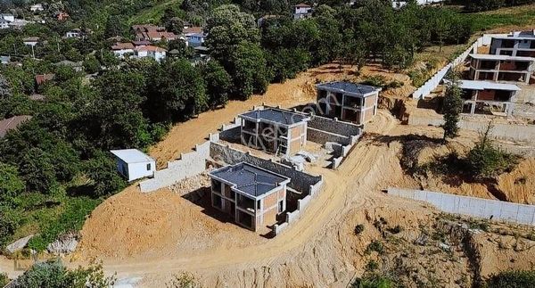 Sapanca Yanık'ta Satılık 4+1 235 M2 Lüx Vilalar
