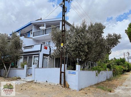 Yeniçiftlikte Denize 400m Mesafede Bahçeli 6+1 Satılık Yazlık