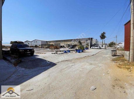 Yenigöl'de Satılık Üzerinde Deposuyla Beraber Arazi