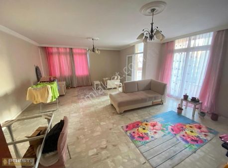 Prestij'den Pirireiste Sahile Yakın Asansörlü Geniş Oturumlu 3+1