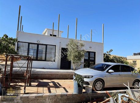 Özkesen Gayrimenkul'den Satılık Yukarı Arılda Natamam Bağ Evi