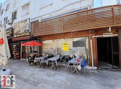 Şehir Merkezinde Turist Ve Yaya Müşterinin Yoğun Olduğu Bölgede