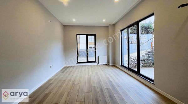 Metro Yanı , Marmara Has. Bahçe Kullanımlı Satılık 2+1 Daire