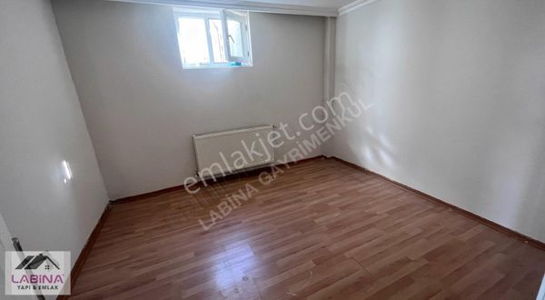 Başakşehirde Site İçerisinde 3 + 120 M² Bahçe Kat Daire