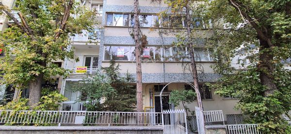 Başkent Hastanesine Yakın 2+1 Ön Ara Kat - Eski Binada - Uygun Fiyata Kiralık - Öğrenciyede-