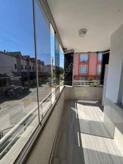 Karasu Akkum Hastane Mevkii 2+1 Ara Kat Açık Cephe Cam Balkonlu Kombi & Petekli Satılık Daire