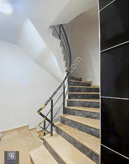 Arnavutköy Merkezde, 2+1 Ara Kat Daire! Lokasyon Avantajlı!