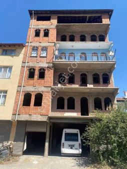 Karabük Bostanbükü Köyünde Satılık 1.037 M2 Arsa Natamam Zemin Dükkan Ruhsatlı + 5 Katlı Komple Bina