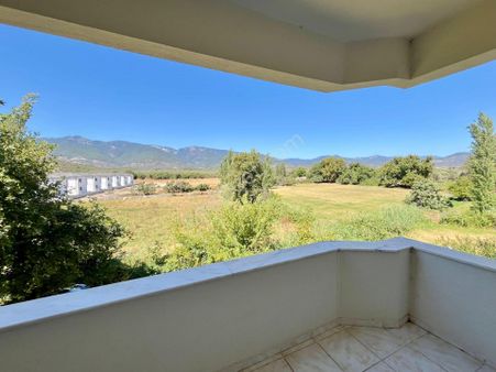 Akçay Sezgin Emlaktan Cemiltemel Mevkii Dağ Manzaralı Geniş 2+1 Daire