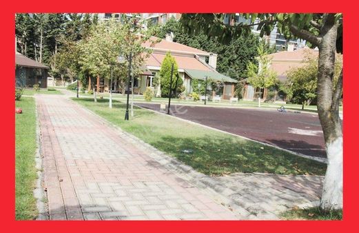 Emlakların Göbeğinde Adeta Organik Ortam Havuzlu Güvenlikli Farklı Bir Site