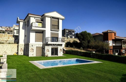 Foça'nın İncisi Foçaköy'de Müstakil Havuzlu- Bahçeli 6+1 Villa