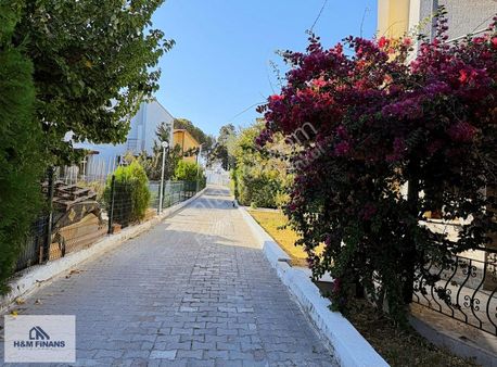 Aydın Kuşadası Davutlar Piri Reis Sitesinde Satılık 3+1 Villa