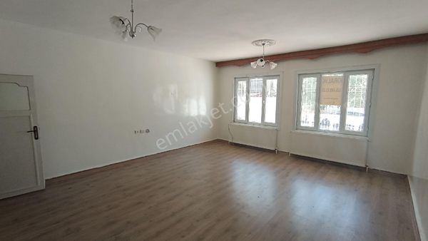 Beyazlar Mahlesinde 3+1 Bahceli Yüksek Giriş