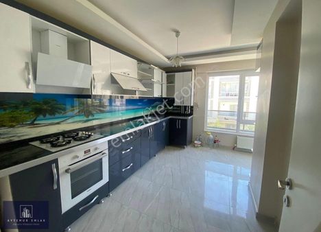 Aytemur Emlak'ta Uyanış Mahallesinde Kilerli Masrafsız 3+1