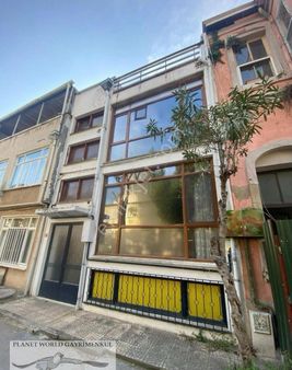 Planet’ten Denize Çok Yakın 4 Katlı Müstakil Ev