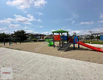 B.düzünde Merkezi Konumda Geniş Metrekareli Ferah 2+1 Daire