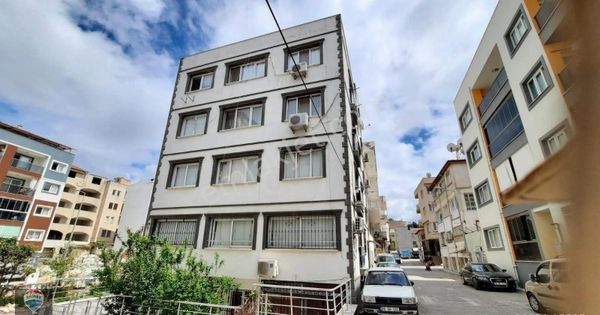 Kuşadası Merkezde Satılık Ara Kat 1+1 Daire