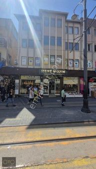 Cumhuriyet Caddesinde Emsalsiz Satılık Bina