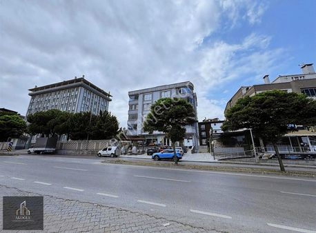 İstiklal Mahallesinde Bulvara Cephe Satılık 3+1