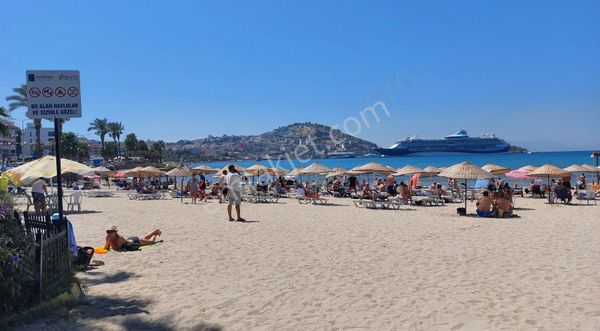 Kuşadası Marina'da Havuzlu S. Plaja 5 Dk 3+1 Satılık Sıfır Daire