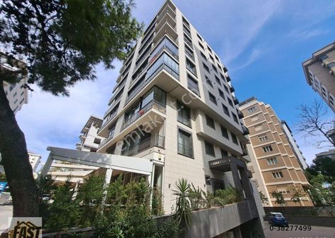 Kadıköy Şaşkınbakkal Sahilde Caddeye 2.bina Balkonlu Geniş 3+1