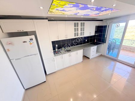 🔵🔑kadıköy'de Arakat Muhteşem Zeytinlik Manzaralı Ebeveyn Banyolu Geniş 3+1 Daire