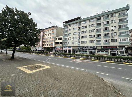 Trabzon Yalı Mahallesi Sahil Yolunda Satılık 2+1 Daire