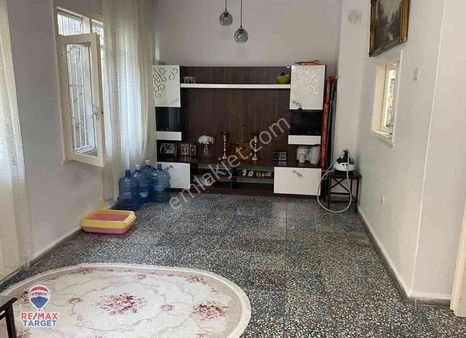 Remax Target' Dan Konak Zeytinlik' De Bahçelı 3+1 Satılık Daıre