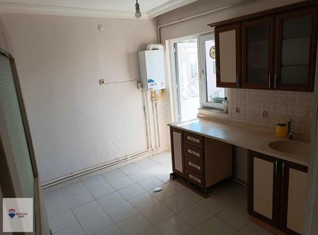 Remax Dem'den Yunus Emre Mahallesi'de 2+1 Kiralık Daire