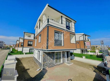 Sahibnden Yanyola Cephe 4+1 Köşe Başı Satılık Müstakil Villa