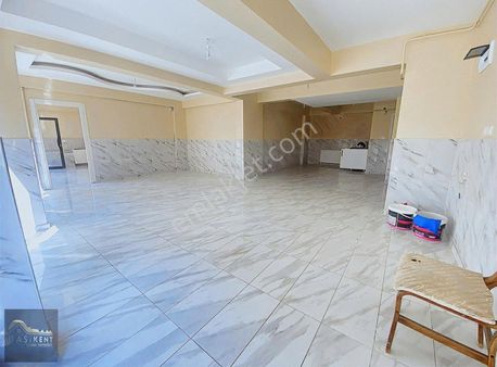 Ayşedakında Satılık 85 M2 İskanlı 3 Yıllık Takasa Açık Dükkan