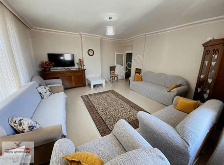 Selahiye'de Ara Kat Geniş Ferah Kombili Satılık 3+1 Daire